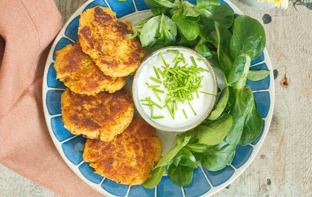 Karotten-Latkes mit Schnittlauch-Dip