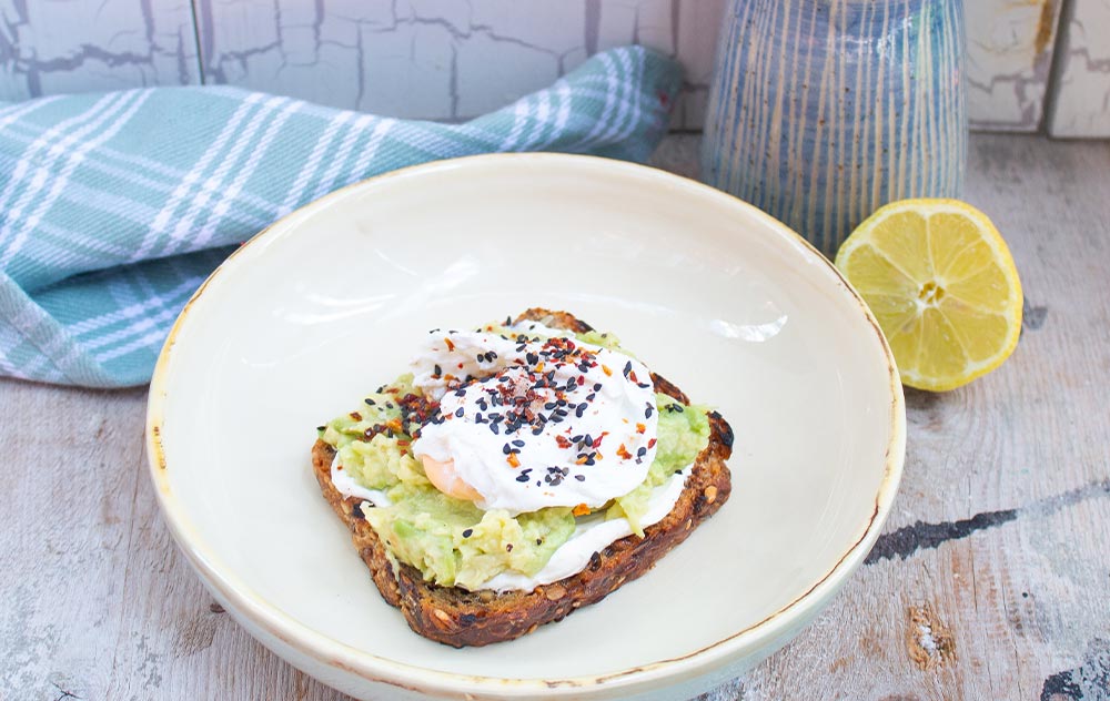 rezept-zitronen-avocado-toast-mit-pochiertem-ei