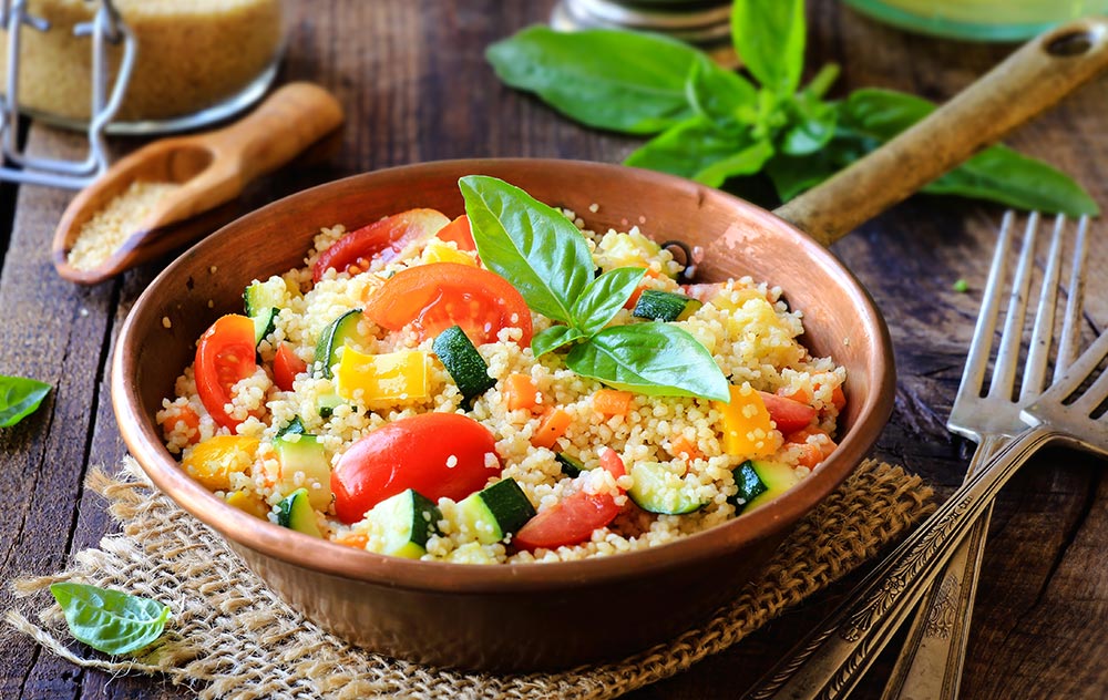 gesunde-rezepte-wildkraeuter-bulgur-salat